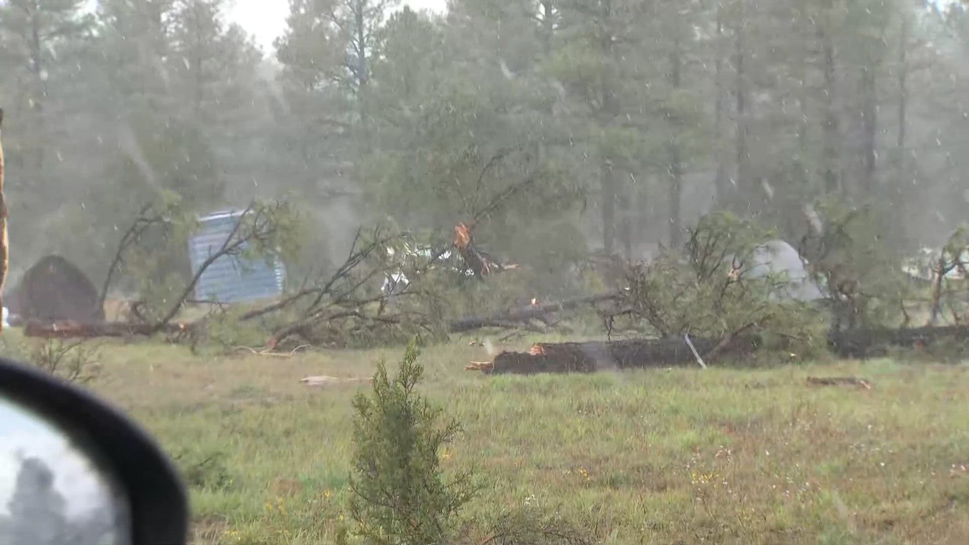 20-30 structures damaged in Heber-Overgaard by possible tornado