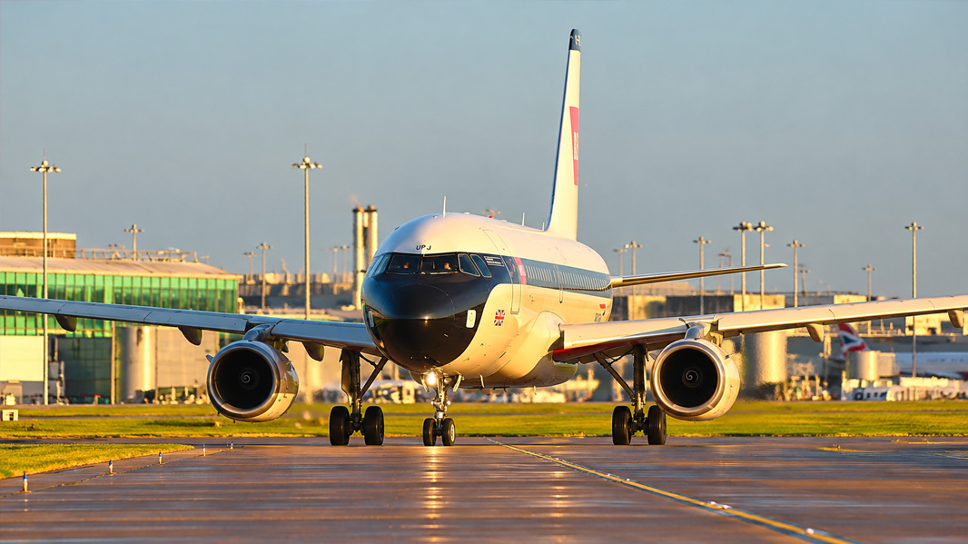 Three unusual aviation moments caught on camera