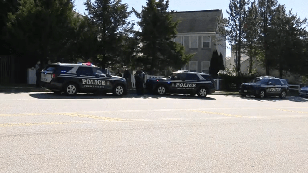 Woman robbed at knifepoint in Lorton