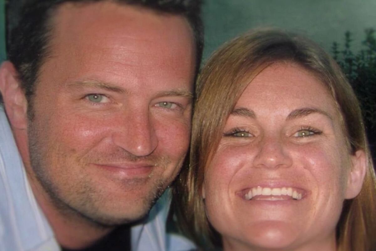 Matthew Perry vivía una dura batalla cuando Chandler se casó con Mónica ...