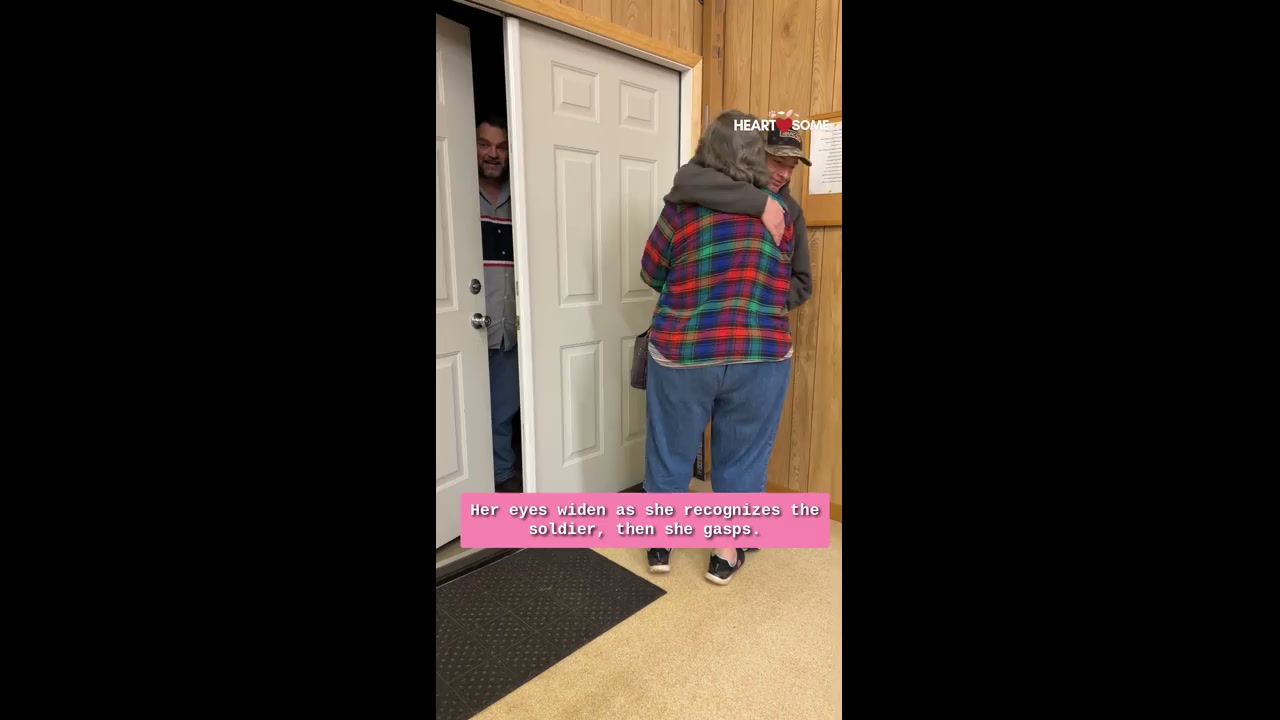 Grandmother reacts with joy as soldier surprises her during homecoming