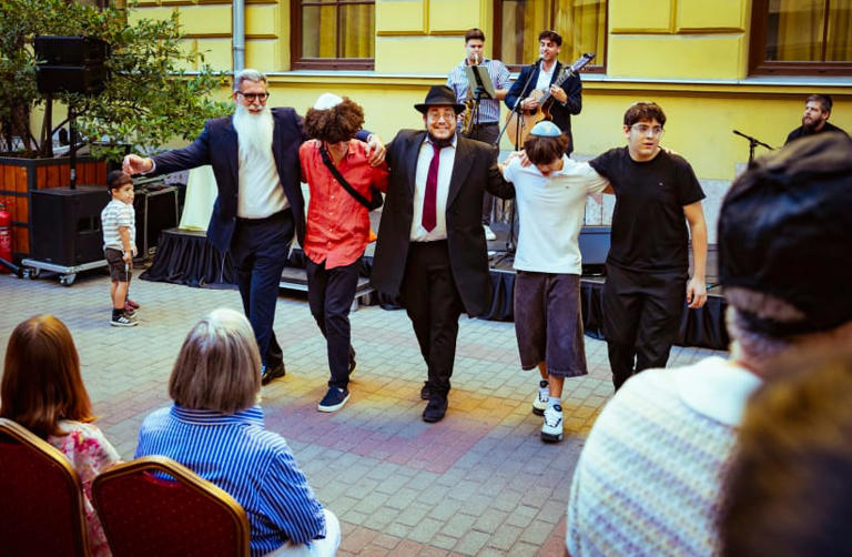 The future of Hungarian Jewry: Budapest opens synagogue run entirely by ...