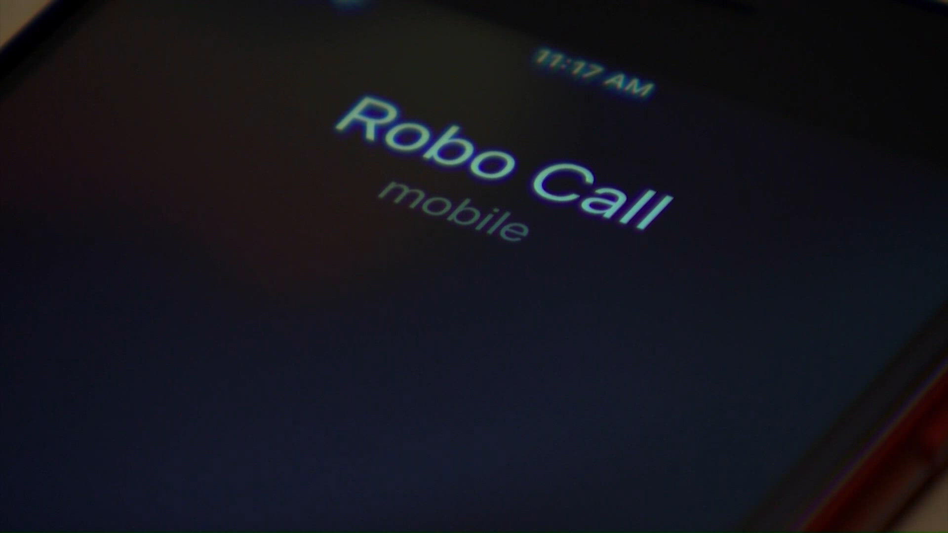 FCC warns AI election robocalls are rising