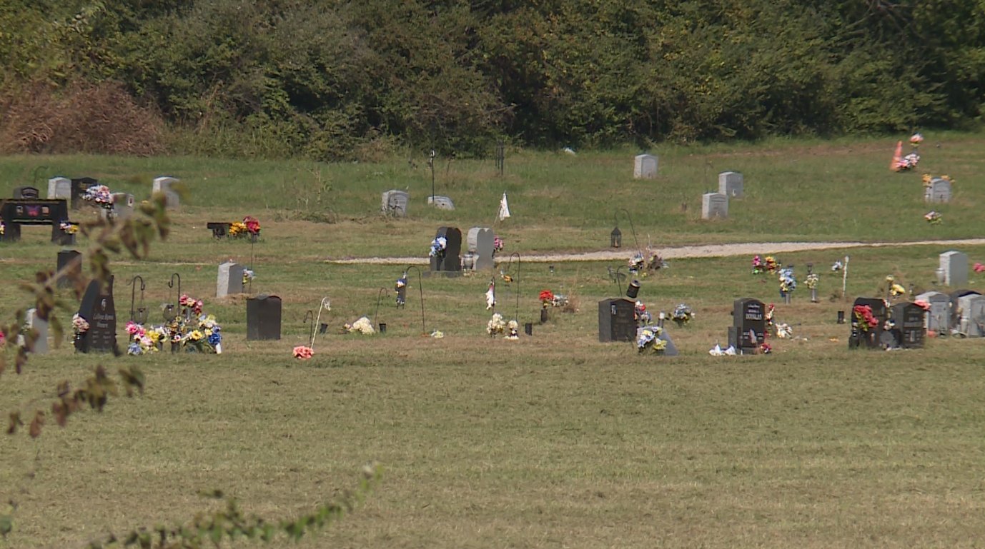 Mother asking for answers after uncovering daughter's overgrown grave ...