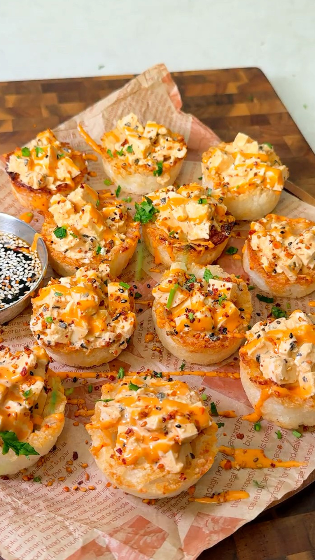 Crunchy sushi cups with a spicy surprise