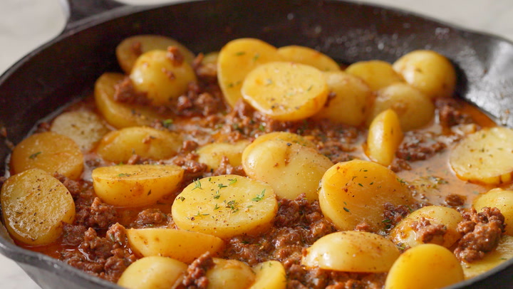Cheesy ground beef and potato casserole