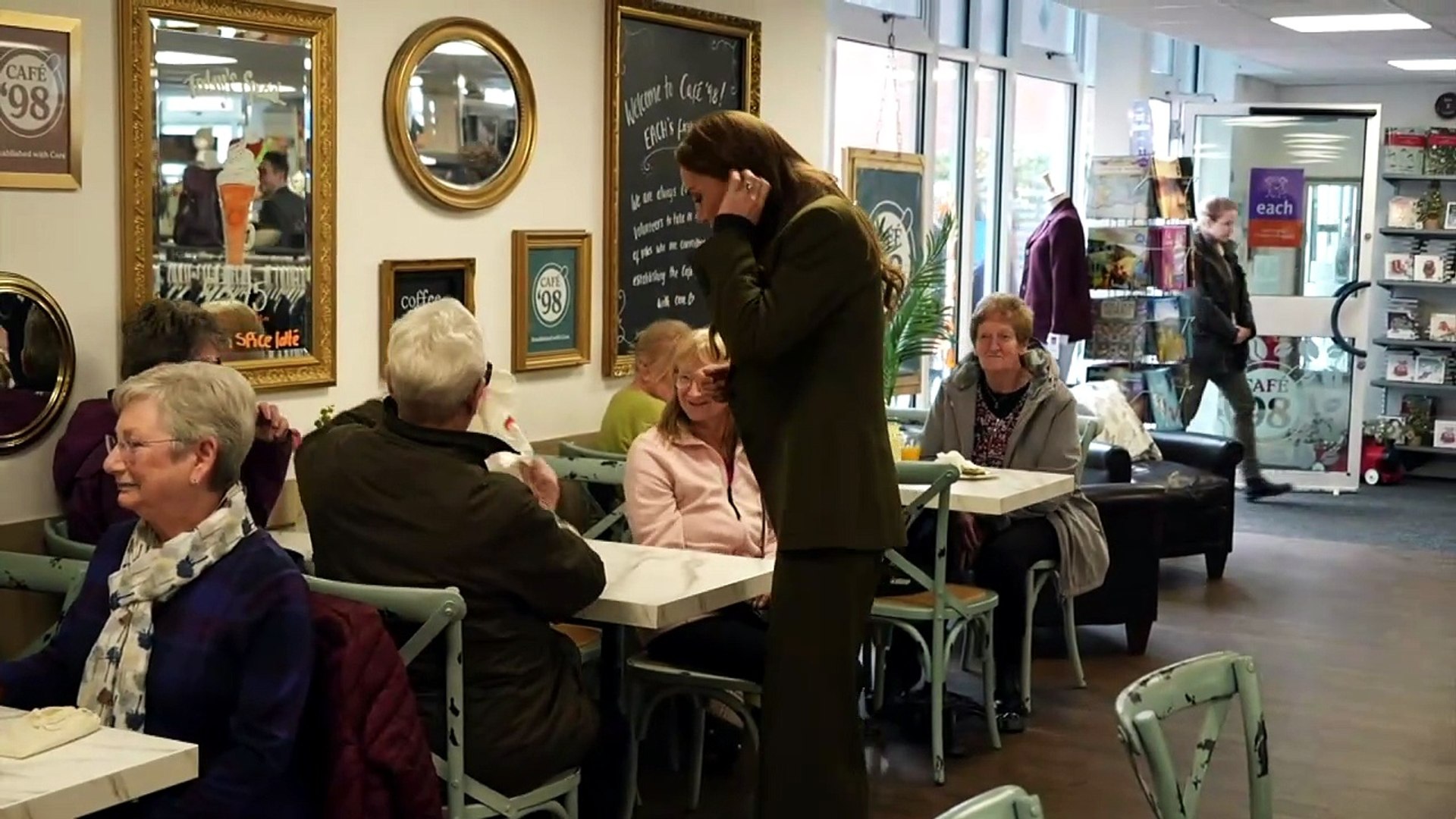 Princess Kate makes surprise visit to cafe