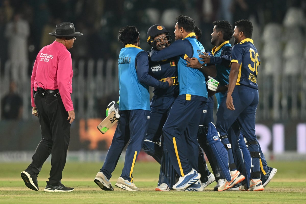 Sri Lanka stun England with second highest run chase in ODI tri-series