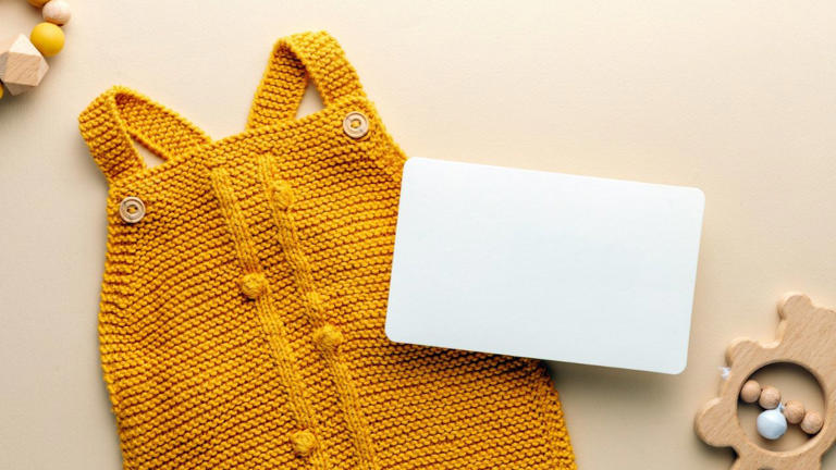 Not sure what to write in a new baby card? 30 lovely messages to ...