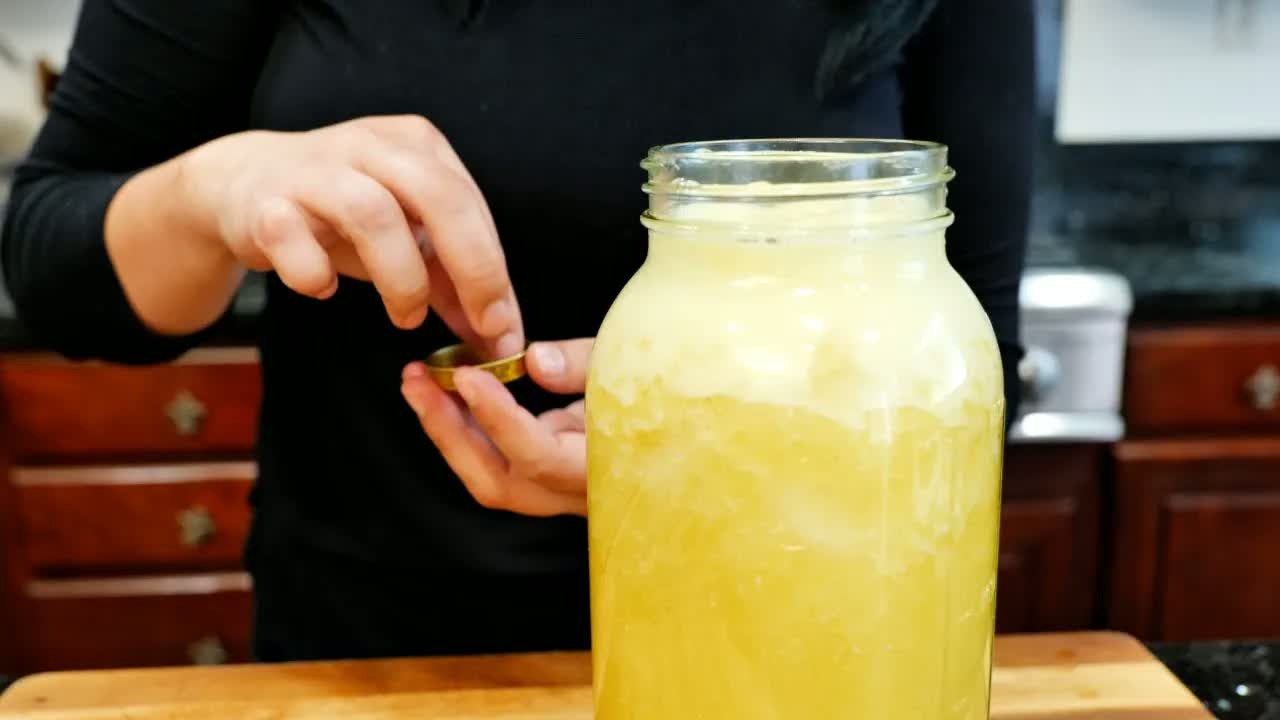 How to make Cloud's pineapple agua fresca with saffron
