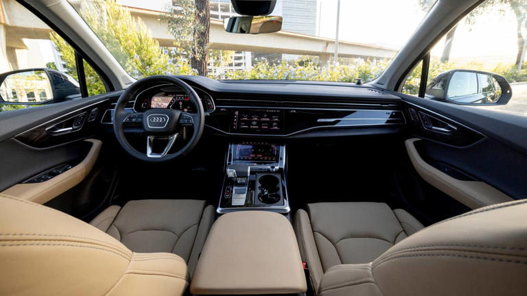 Audi has great October lease deals for the outgoing Q7