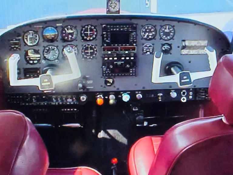 This 1964 Piper PA-24-250 Comanche is a fast, graceful 'AircraftForSale ...