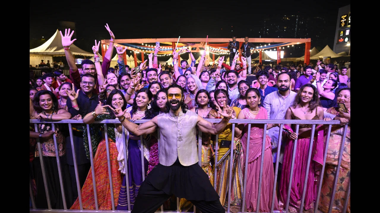 Rain or shine, Bangalore Times Garba Nite keeps Bengaluru grooving