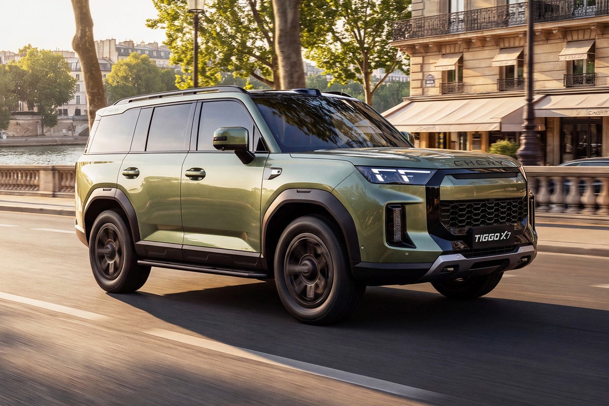 Peter Crouch puts Chery’s new family SUV to the legroom test