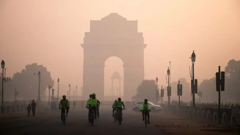 Delhi air pollution hits 5-year high post-Dussehra as GRAP 1 invoked ...