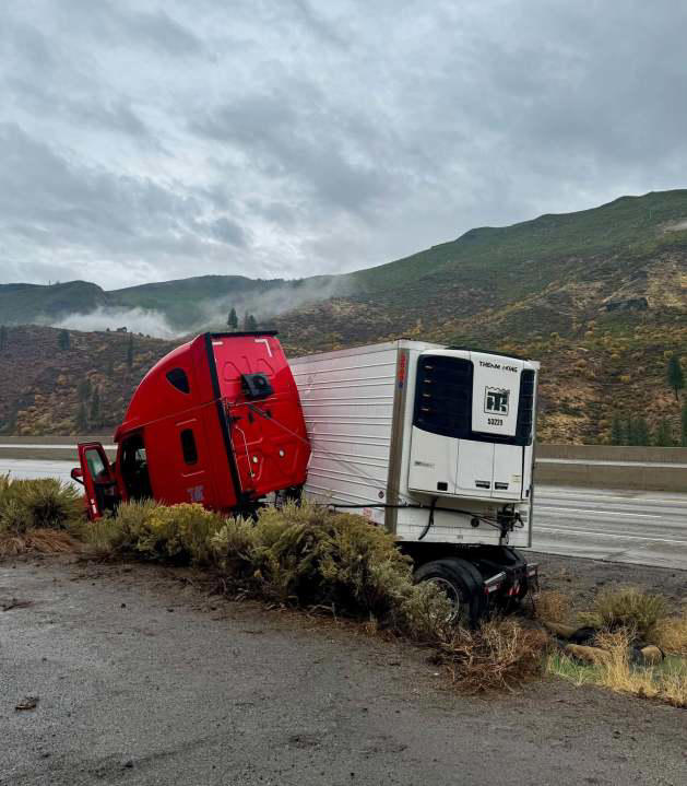Big rig folds in minor crash on Interstate 80, CHP warns of weather ...