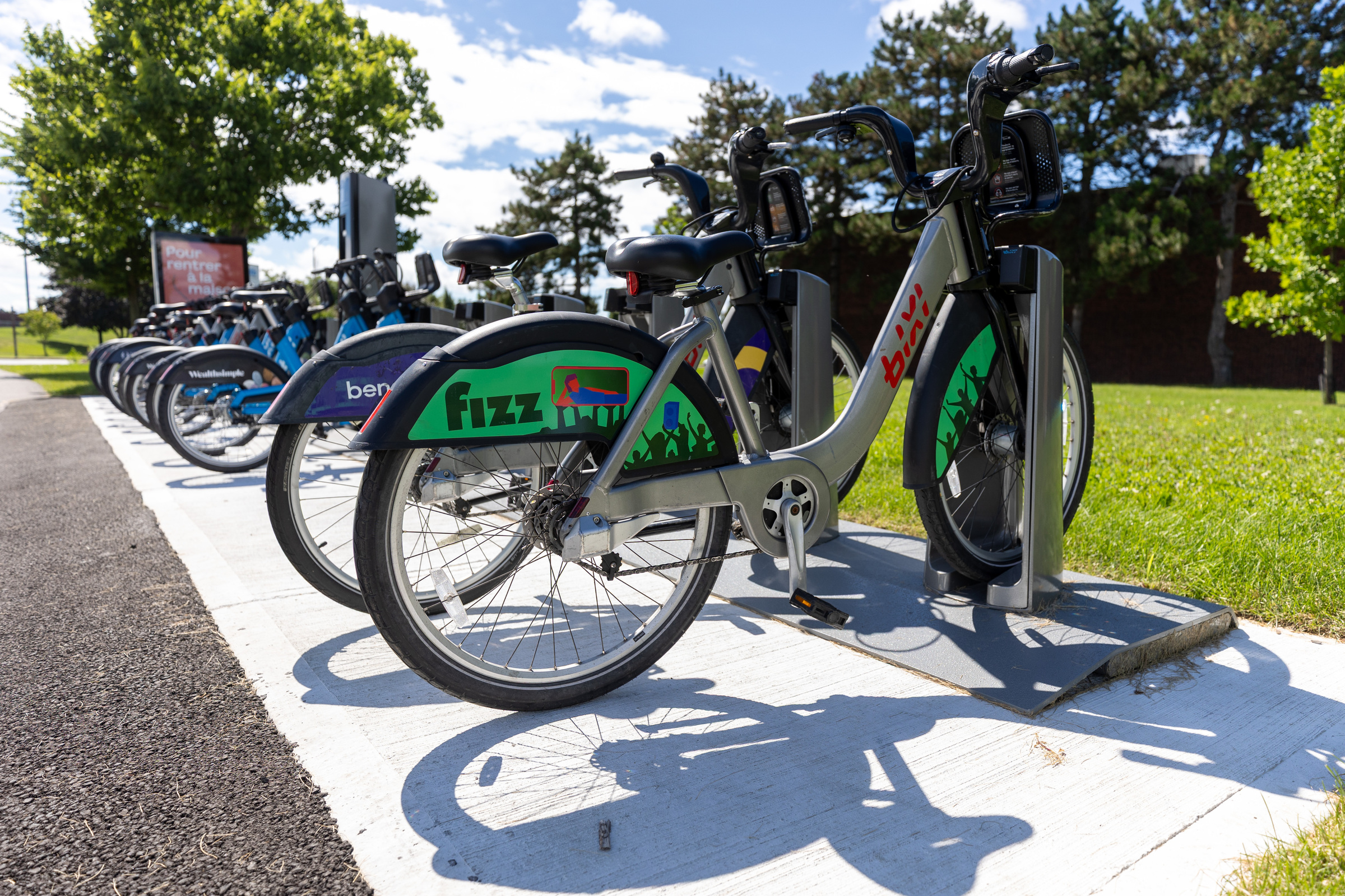 REM adds two Bixi stands at West Island stations