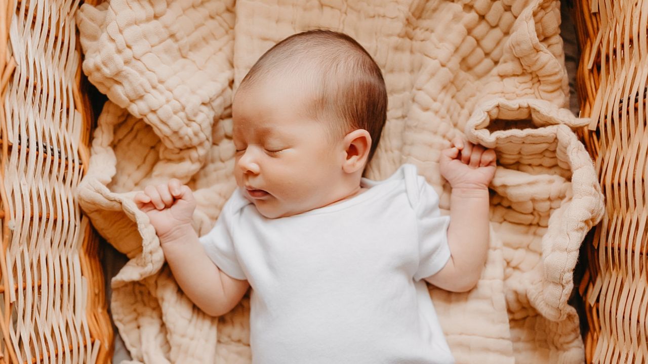 Not sure what to write in a new baby card? 30 lovely messages to ...