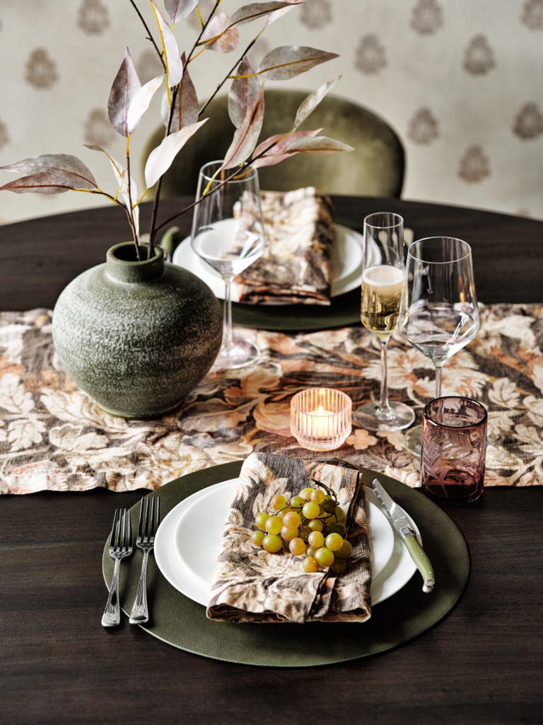 A Crate & Barrel design expert says these 5 Thanksgiving tablescape ...