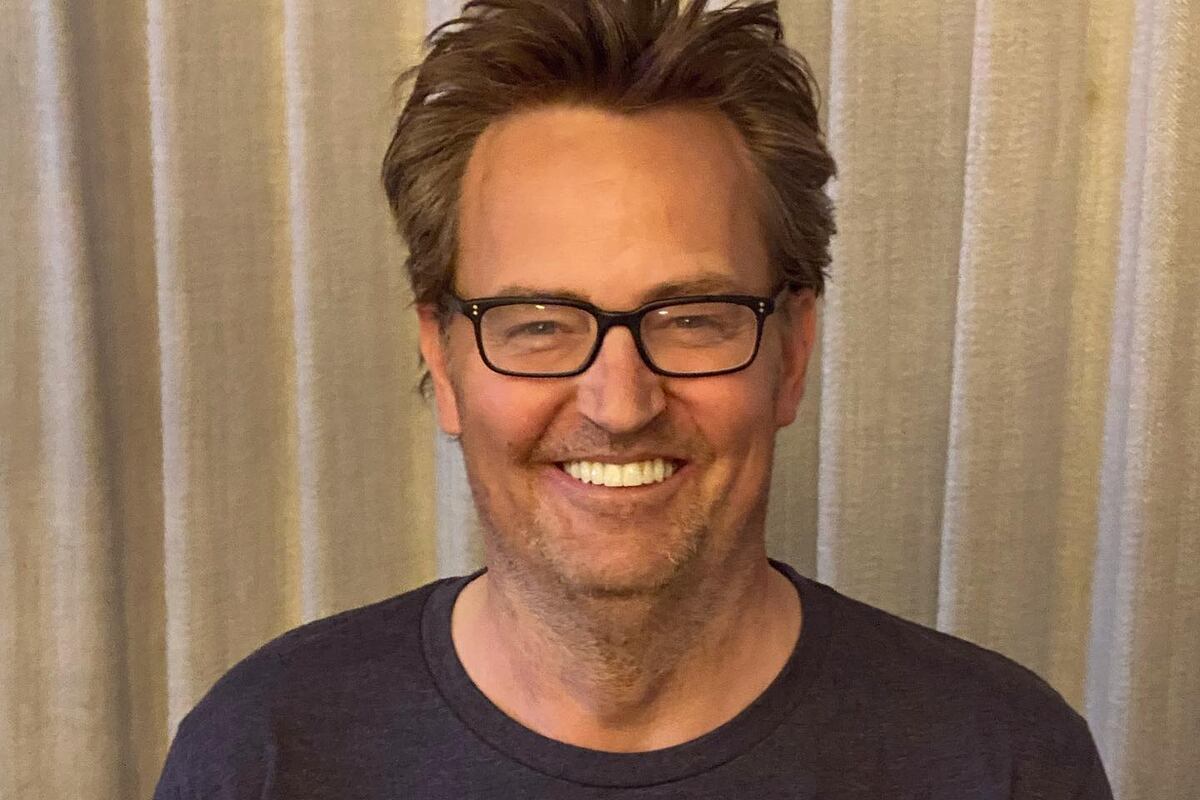 Matthew Perry vivía una dura batalla cuando Chandler se casó con Mónica ...