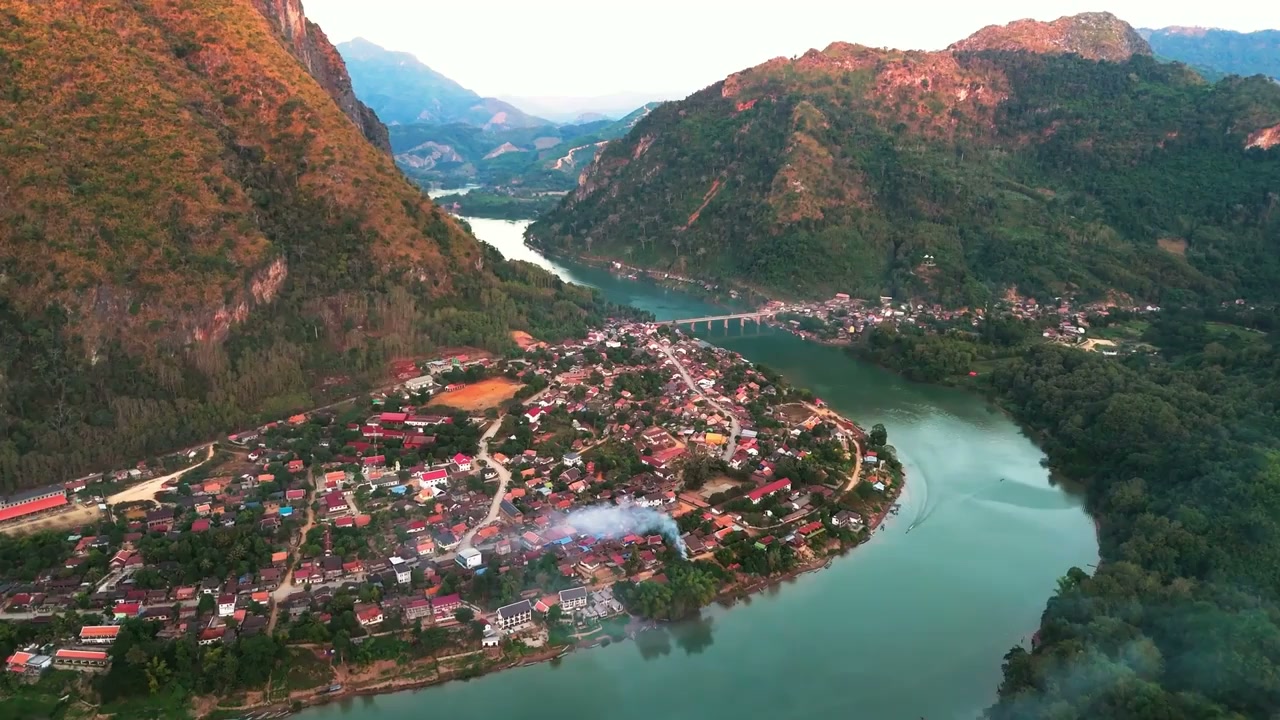 Nong Khiaw, dramatic limestone mountains & Nam Ou River