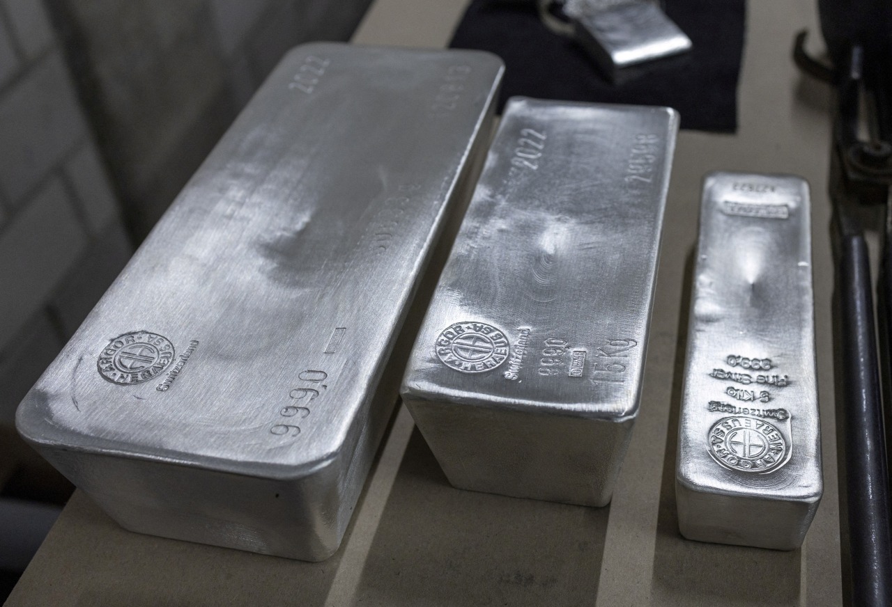 Silver futures fall to lowest this year as oil prices fuel inflation risks