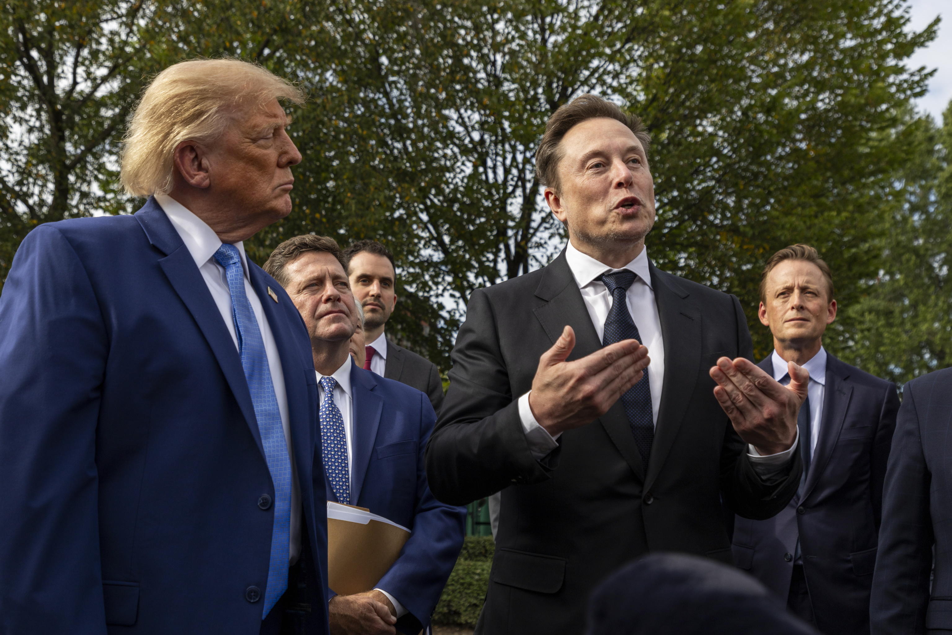 Wsj, 'Trump ha chiamato Musk per rimuovere le restrizioni a Starlink per l'Ucraina'