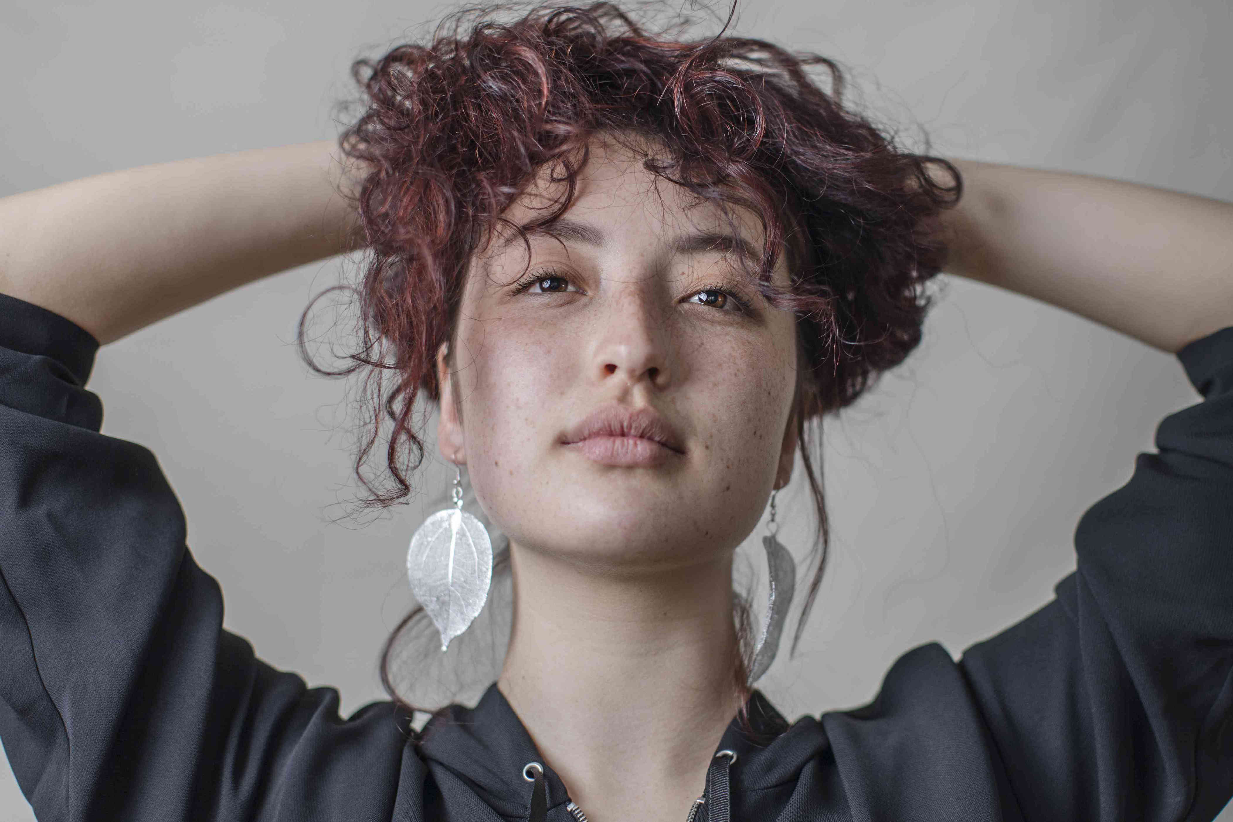 How to wear heavy earrings without hurting your ears, according to experts