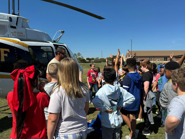 Waco police surprise Castleman Creek Elementary students with Red ...