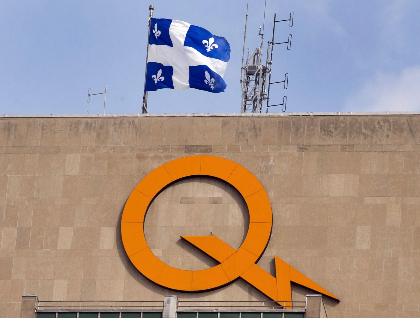 Hydro-Québec: les employés de métier en grève des heures supplémentaires