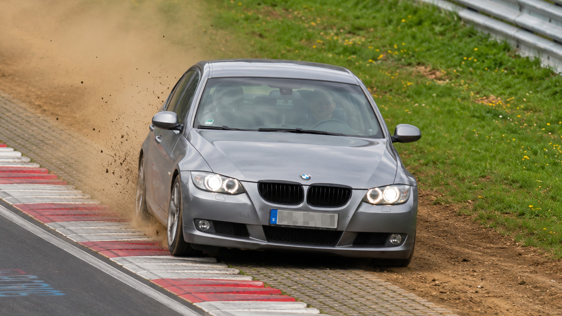 Nürburgring drivers make mistakes and face dangerous situations