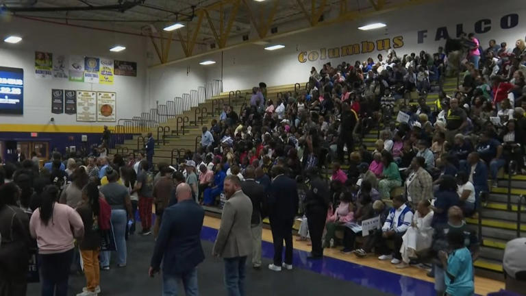 Kamala Harris gets crickets from Mississippi rally crowd after ...