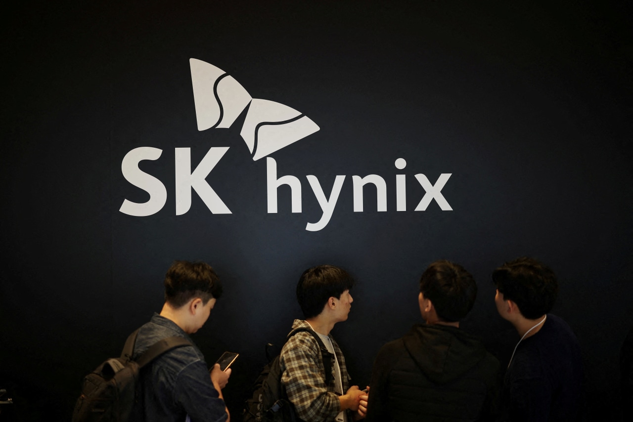 SK Hynix pauses IPO of memory-chip unit as AI valuation fears mount