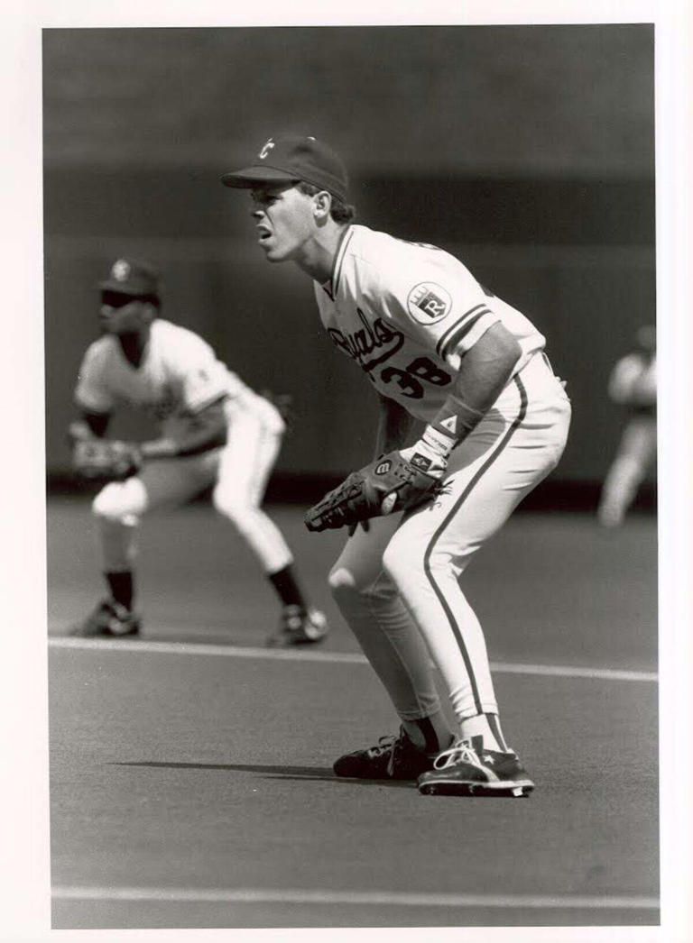 Mike Sweeney pays tribute to ex-Royals player & coach Todd Benzinger ...