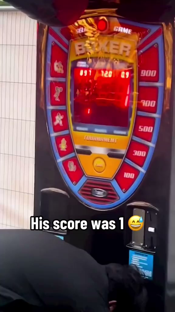 Boxing machine fail ends with hilariously low score