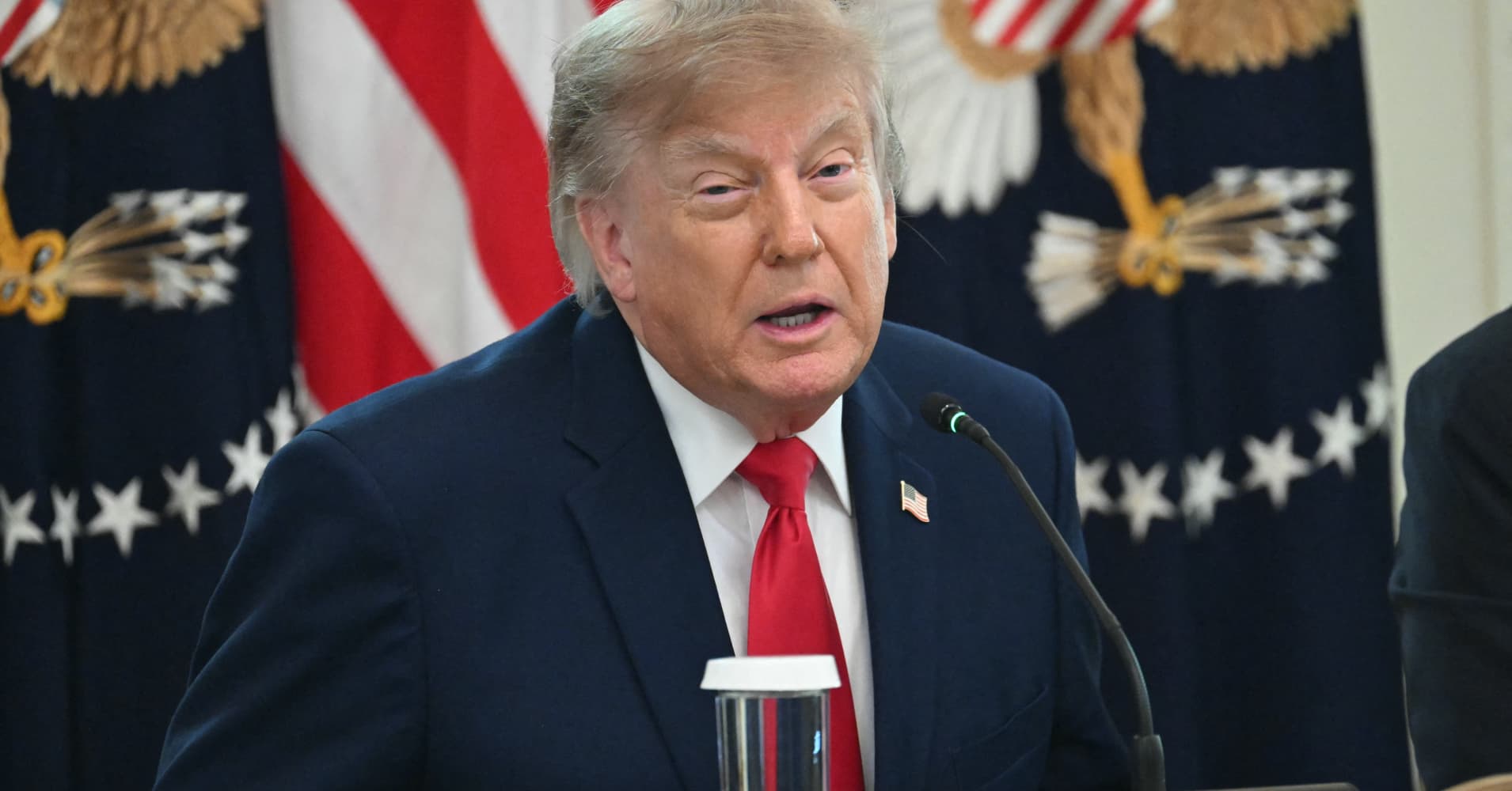 Trump jokes $5,000 would buy a hamburger and maybe a small dessert at ...