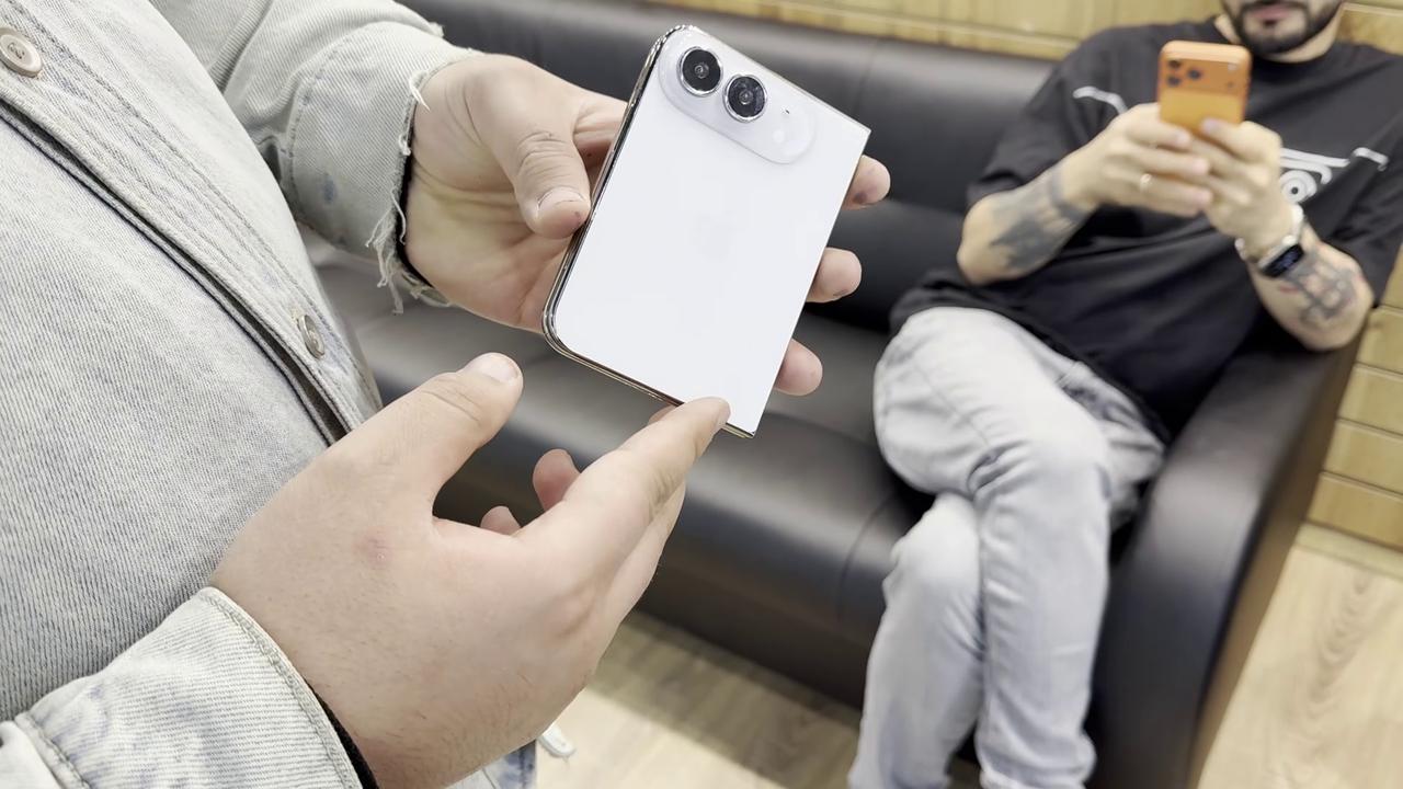 Russia: Apple devices on sale in Moscow - 74348431