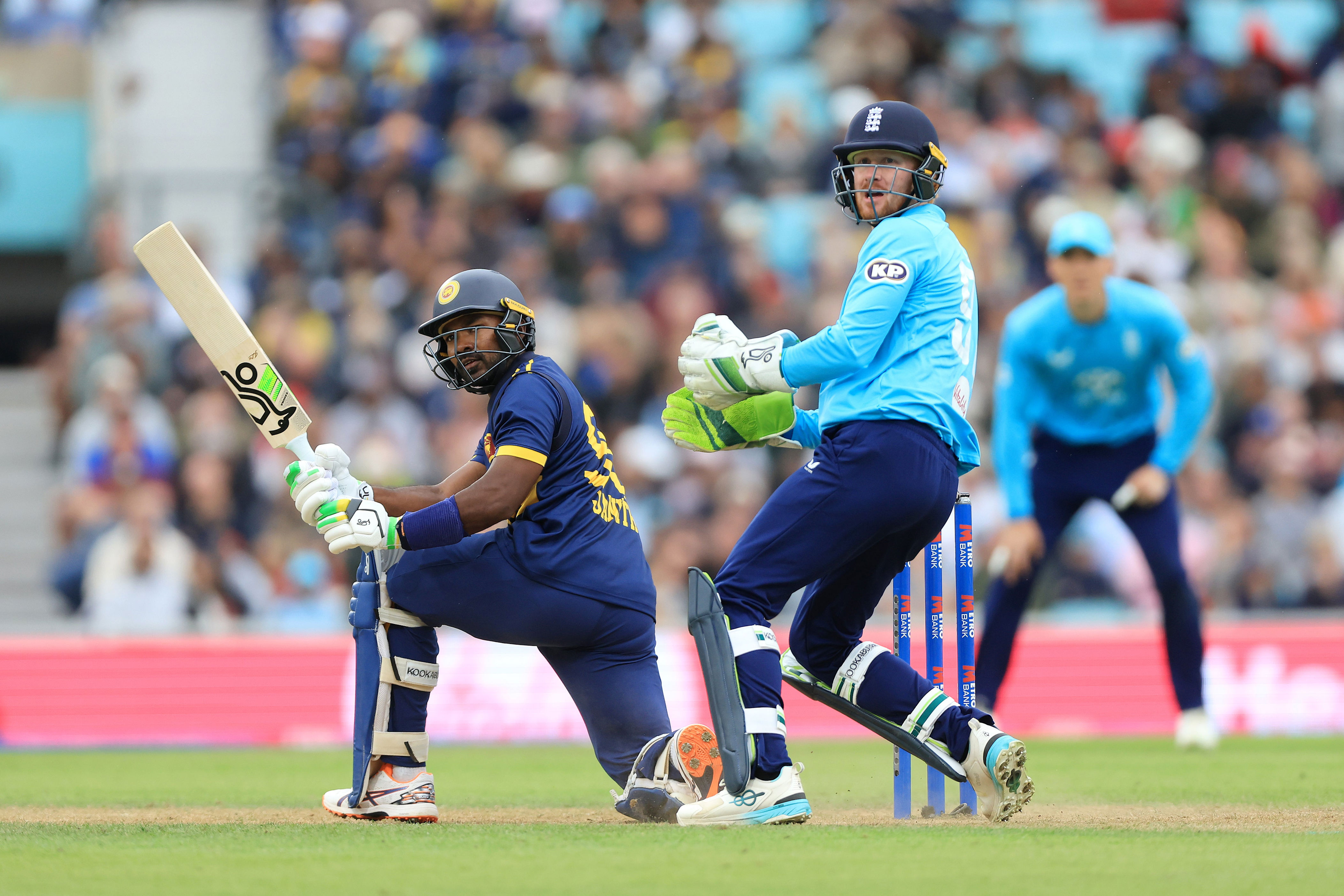 Sri Lanka stun England with second highest run chase in ODI tri-series
