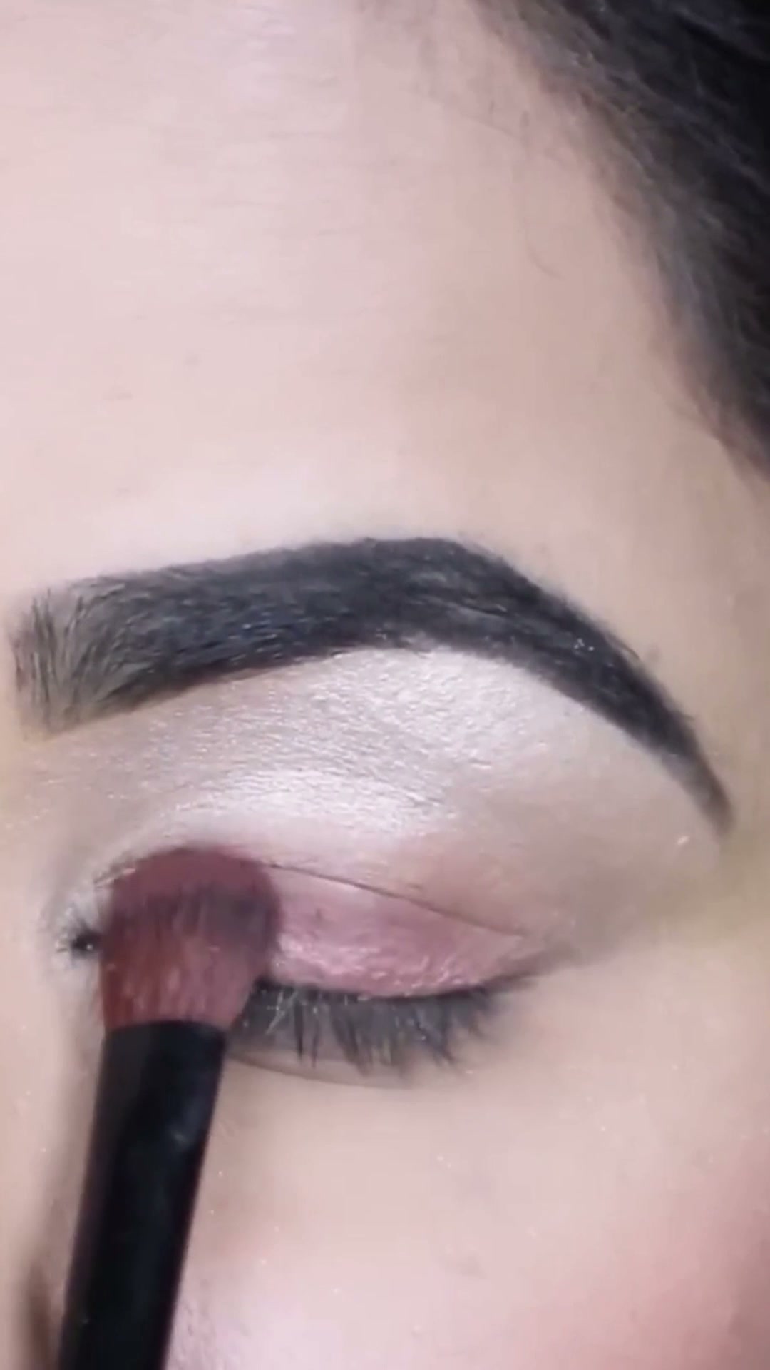 Contour your lids like a pro