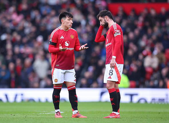 Man Utd players sent angry message as Michael Carrick sack decision ...