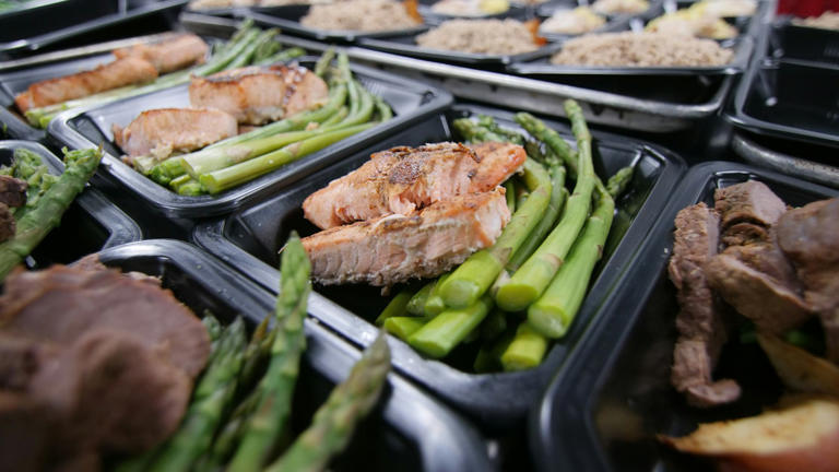 Inside an NFL kitchen: How team chefs keep players fueled all season ...