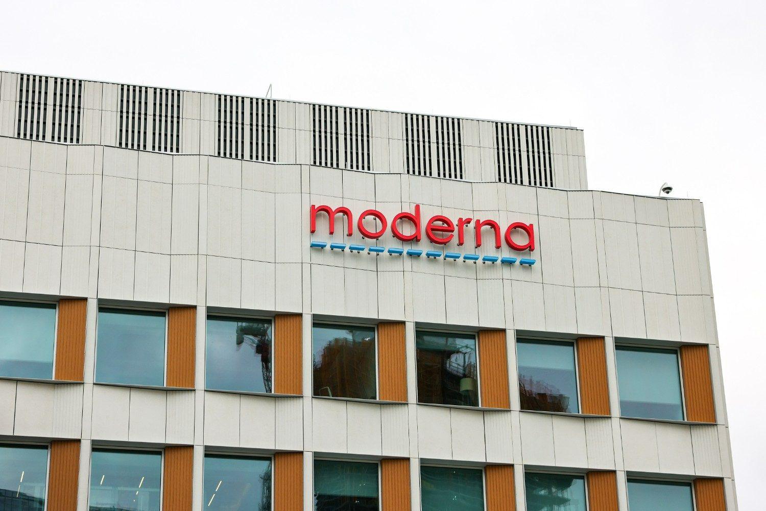 Moderna stock plunges as apparent leak reveals phase 3 melanoma vaccine ...