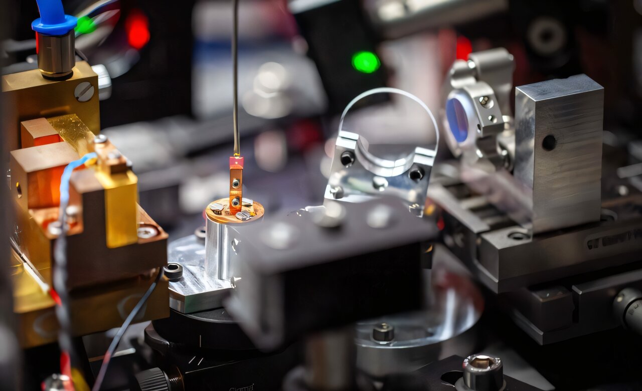 Diamond laser system achieves 100% optical contrast in magnetic-field ...