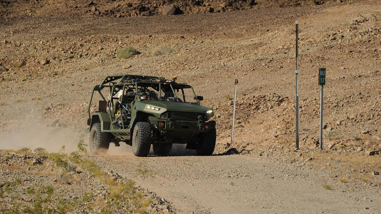 GM Defense built a driverless, cab-less army-green concept on the ...