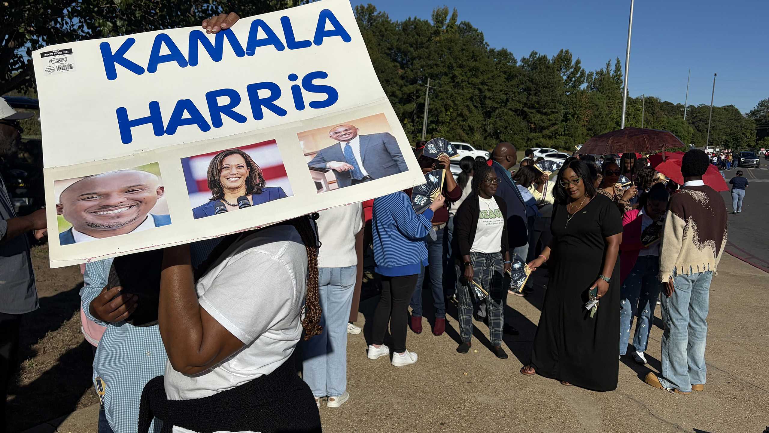 Kamala Harris campaigns for Senate candidate Scott Colom in Mississippi