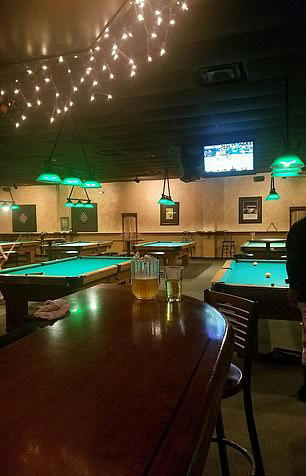 Customer outraged over mandatory 20 percent tip for ordering from bar ...