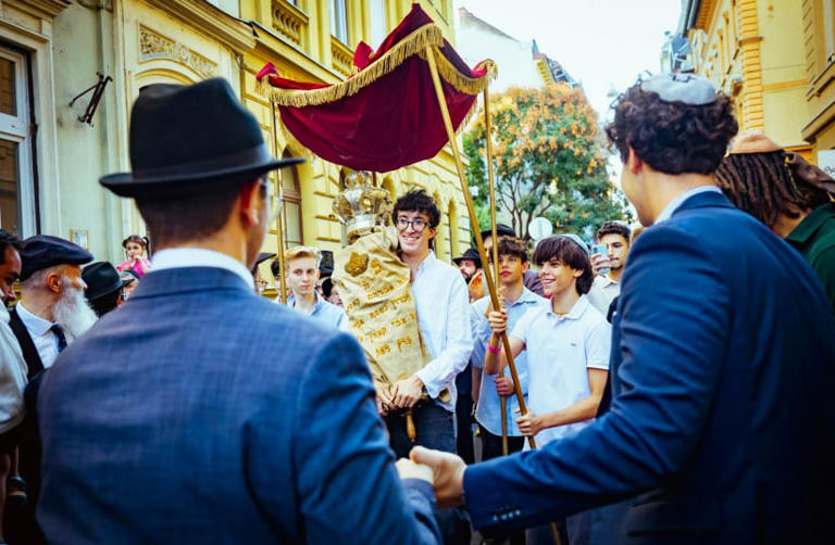 The future of Hungarian Jewry: Budapest opens synagogue run entirely by ...