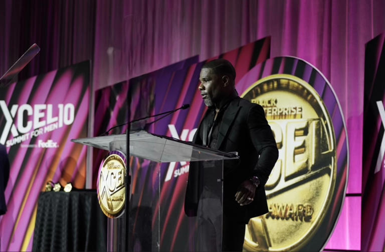 Kirk Franklin delivers heartfelt words as he accepts 'Icon Award' at ...