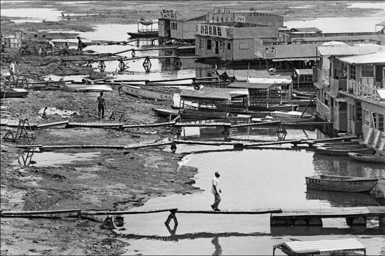 Park Ok-su's 1960s-70s Ttukseom photos on display