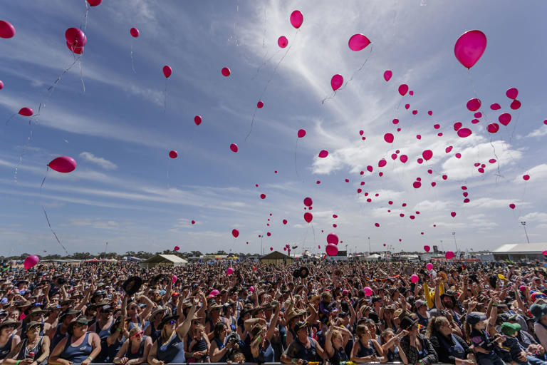 Partying Aussies face fines under new balloon rules: 'Not ok'